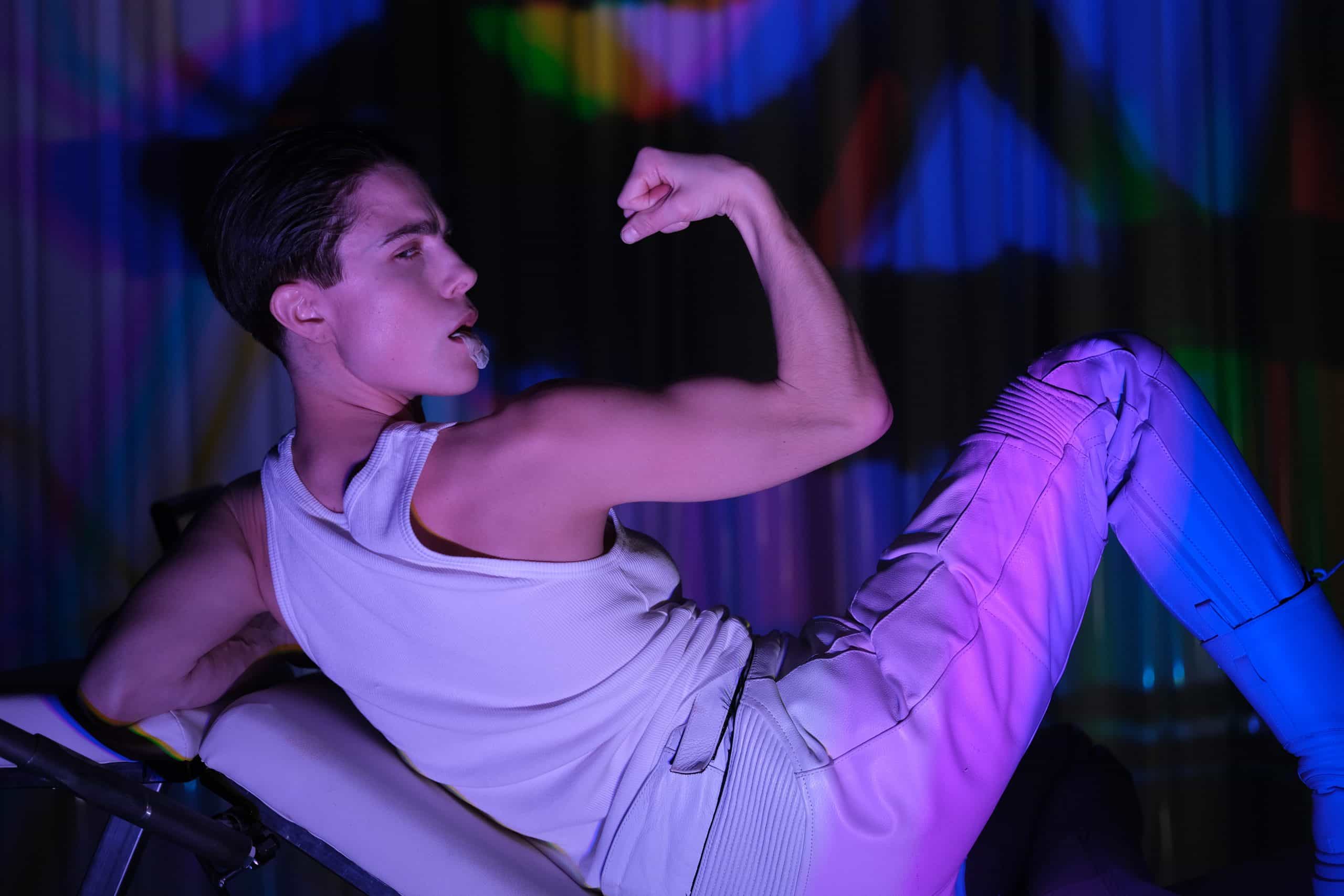 Gud skapade människan och jag skapade kuken